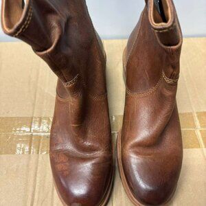 women Timberland shoes color brown Size 7